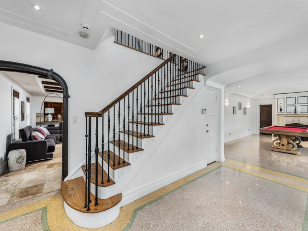 Exclusive Retreat 7 Bedrooms Movie Theater, Pool, Spa, Pool Table & More!
